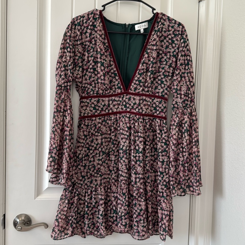 Green dress with beautiful velvet details and flowers